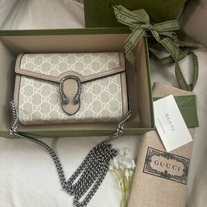 SOLD🤎SOLD🤎Gucci Cream and Brown Crossbody Bag with Iconic Design